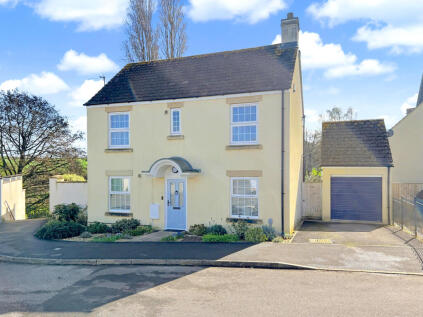 STUNNING VIEWS! Beautiful detached home with south facing gardens!