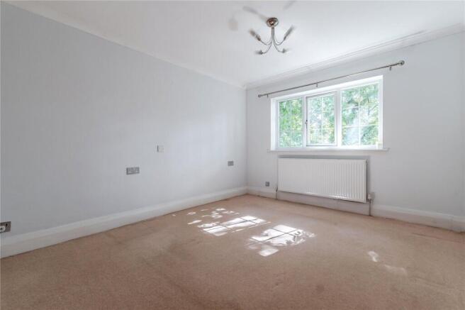 4 bed Detached for sale Image 7