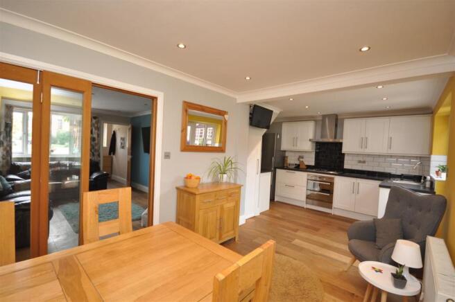 KITCHEN DINING ROOM