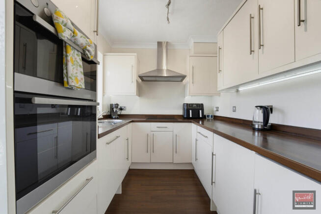 Kingston Road, Staines-upon-Thames, Surrey TW18 photo 4
