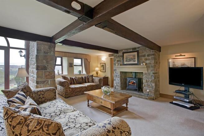 LIVING ROOM MAIN