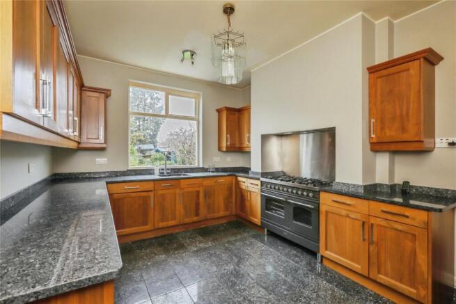 4 bed Semi-Detached for sale Image 5
