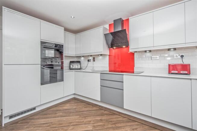 4 bed Detached for sale Image 8