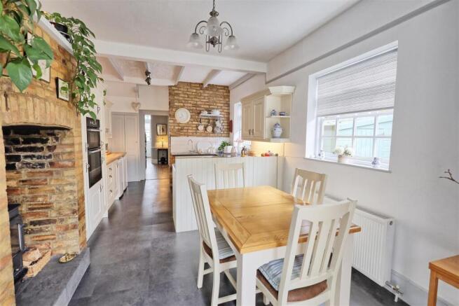 KITCHEN/BREAKFAST ROOM