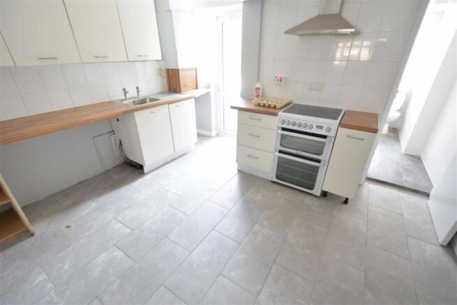 Modern Fitted Kitchen/Breakfast Rooms: