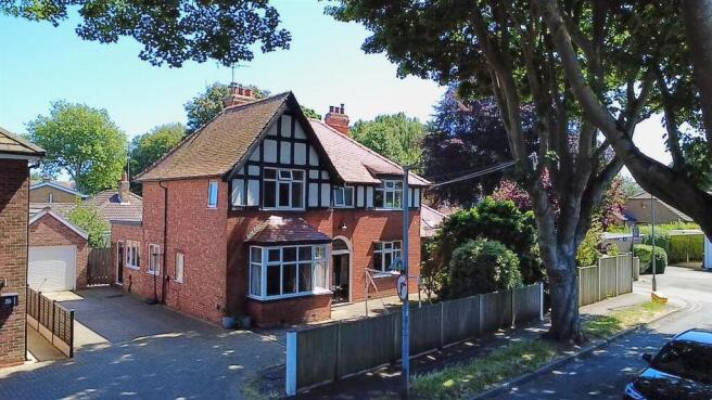 4 bed Detached for sale Image 11