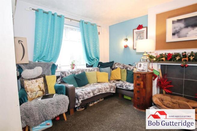 OPEN PLAN KITCHEN / LIVING SPACE