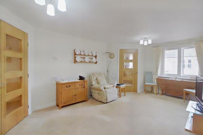 Living/Dining Room: