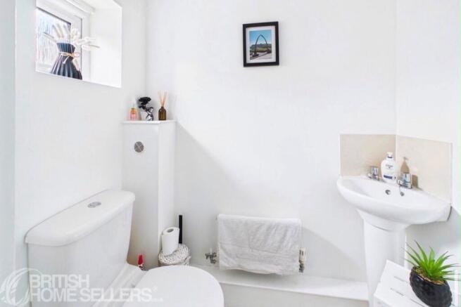 4 bed Semi-Detached for sale Image 12