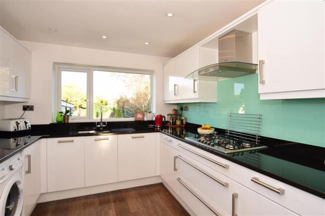 Kitchen/ Breakfast Area