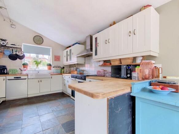 4 bed Semi-Detached for sale Image 9