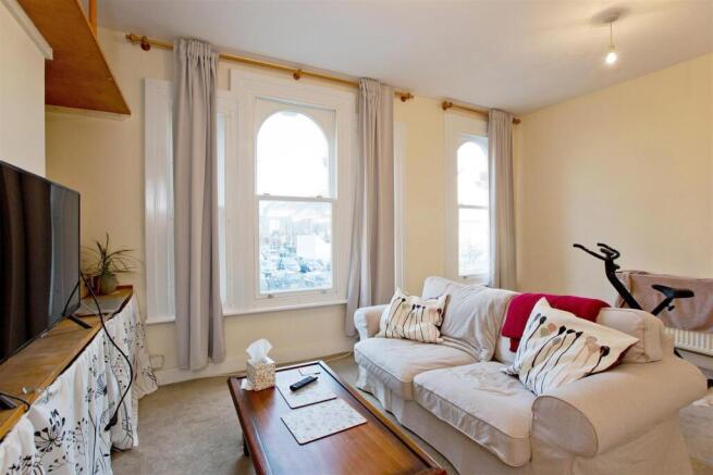 High ceilings / sash windows