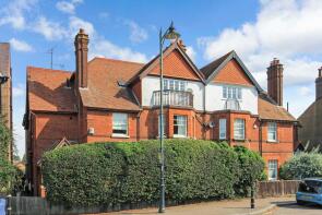 Flat 4, 104 Acorn House, High Street, Tring HP23 4AF