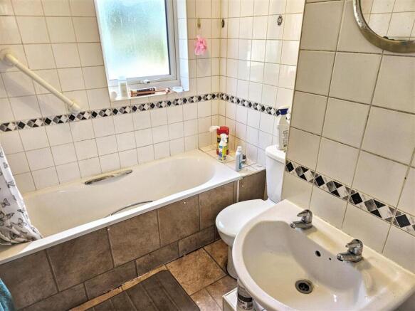 3 bed Semi-Detached for sale Image 8