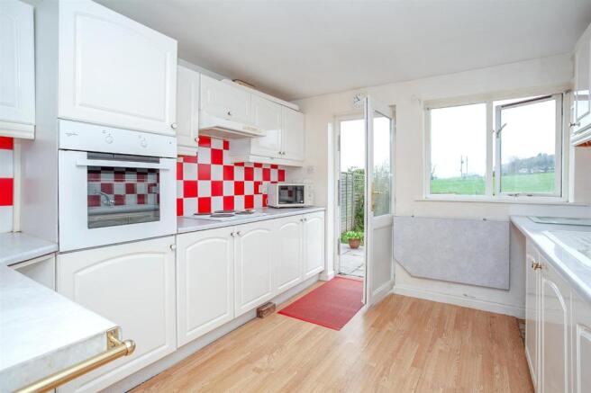 Kitchen 2.jpg