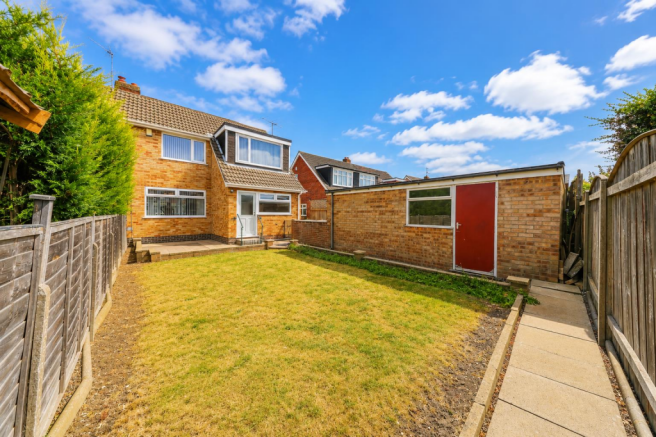 3 bed Semi-Detached Bungalow for sale Image 4