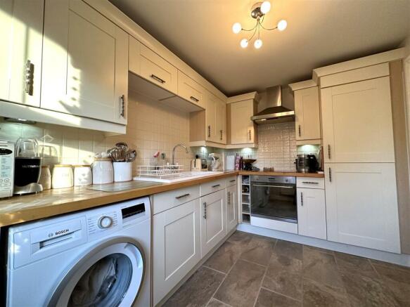 Contemporary Kitchen 828