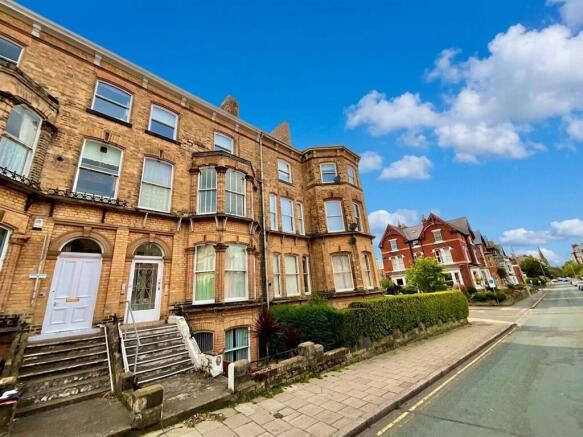 2 bed Flat for sale Image 7
