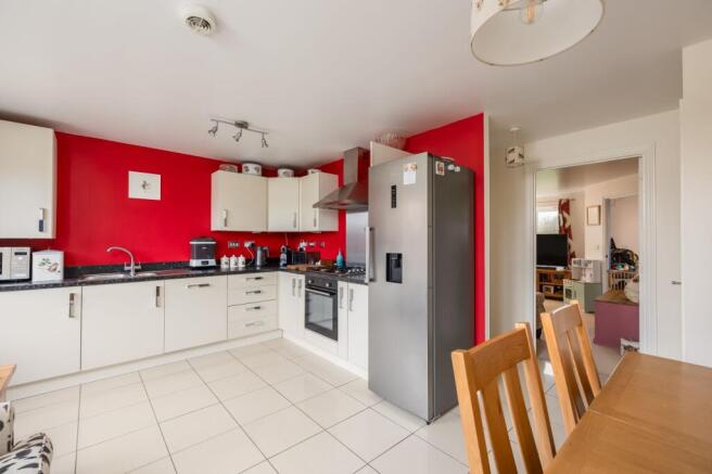 3 bed Semi-Detached to rent Image 4