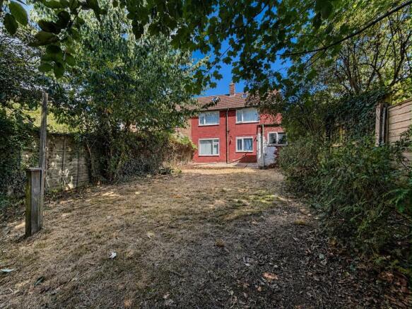 3 bed Semi-Detached to rent Image 4