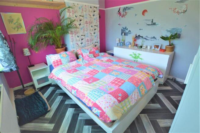 BEDROOM 2