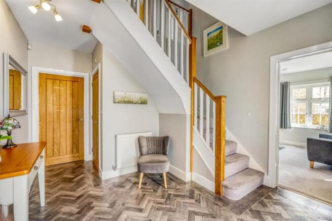 4 bed Detached for sale Image 5