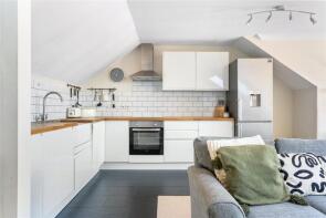 8, Thornbury Road, London SW2 4DH