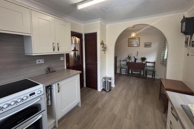 2 bed Detached Bungalow for sale Image 4