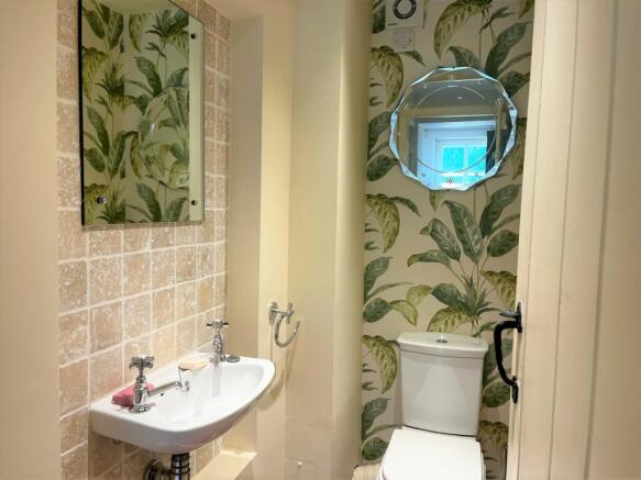 Cloakroom/wc
