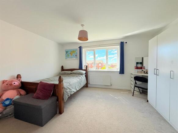 3 bed Semi-Detached for sale Image 10