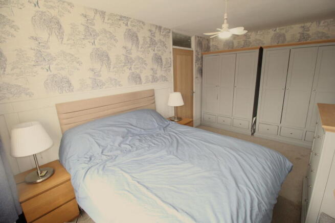 4 bed Semi-Detached for sale Image 11