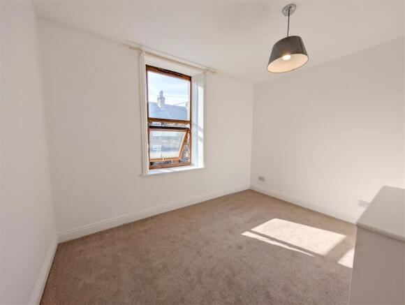 2 bed House for sale Image 7