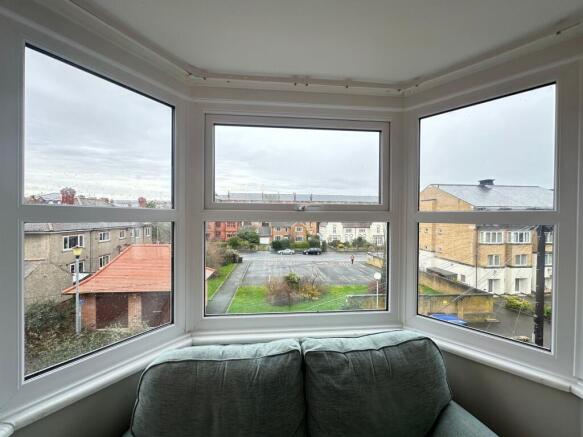 3 bed Flat for sale Image 5