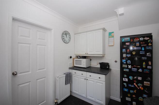 9westbourneavenueKITCHENVIEW2.JPG