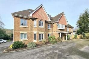 6, 72 Gresham Court, Portsmouth Road, Camberley GU15 1JN