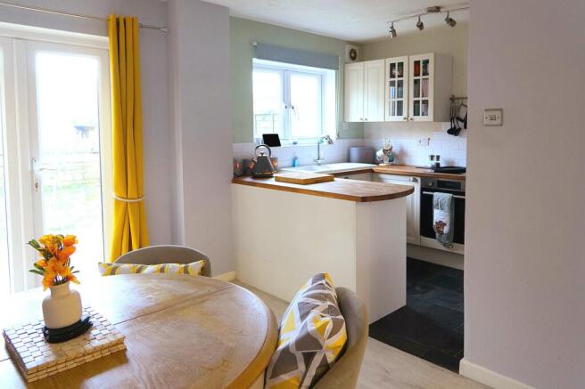 5 Hodges Close photo 4