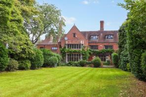 Breton Hill, Old Avenue, Weybridge KT13 0QE