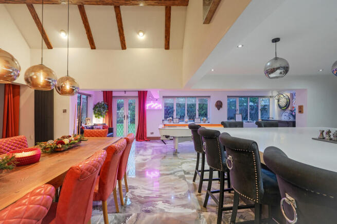 5 bed Barn Conversion for sale Image 10
