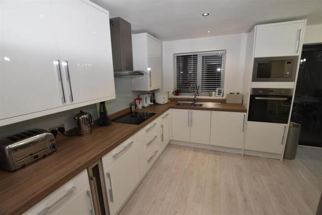 LUXURY KITCHEN/DINER