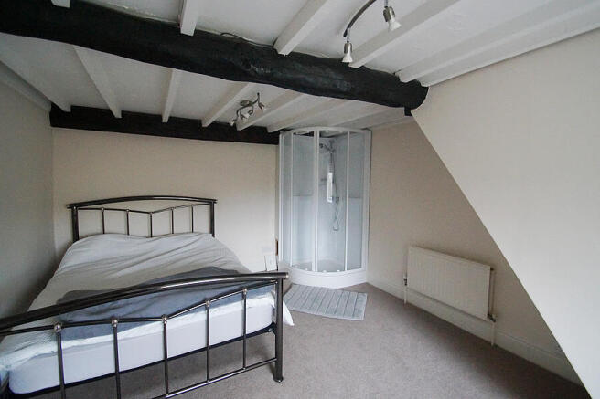 3 bed Character Property to rent Image 12