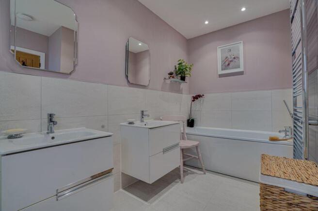 Main En-Suite