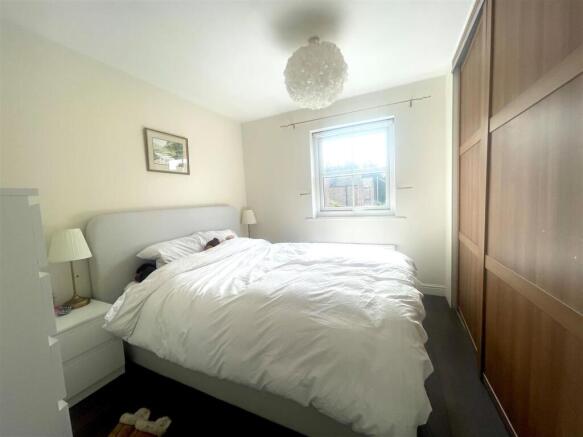 2 bed Terraced to rent Image 4