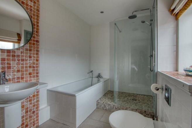 Ensuite to Bed 1