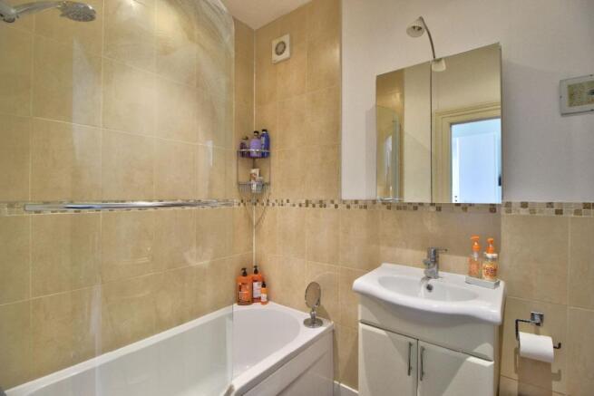 Bathroom suite with 
