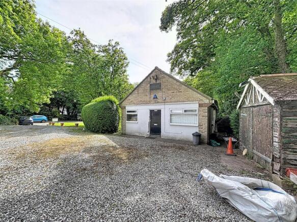 BUNGALOW - OUTBUILDING