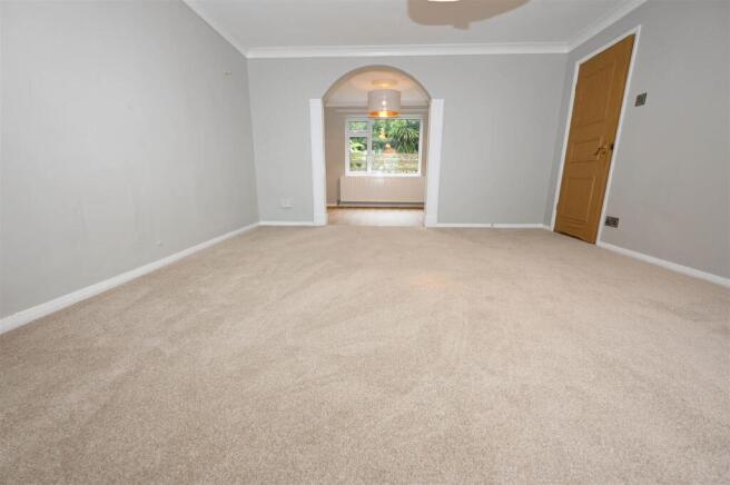 3 bed Detached to rent Image 6