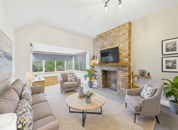 6 bed Semi-Detached for sale Image 11