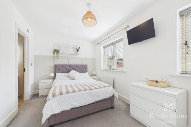 4 bed Semi-Detached for sale Image 8