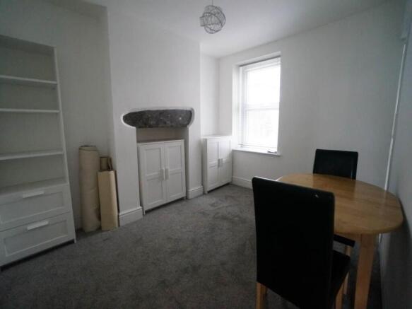 201Caernarfon_dining.JPG