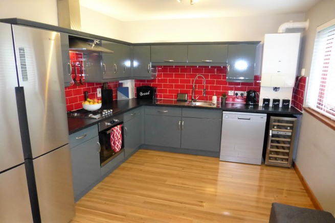 KITCHEN/DINING